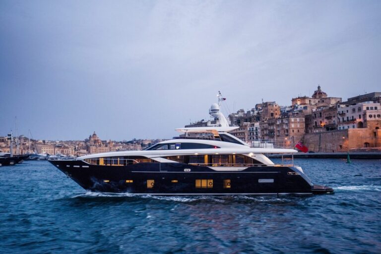 Süperyat (superyacht)