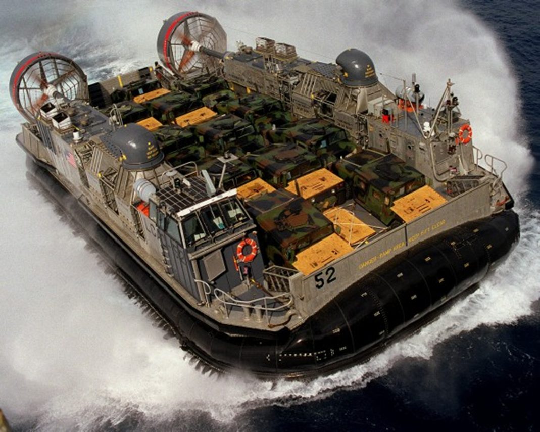 Askerî çıkarma hovercraftı (LCAC)
