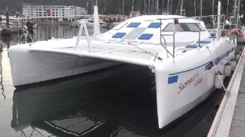 Katamaran: iki yarı tekne ve aradaki köprü güvertesi