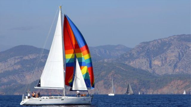 Ana yelken, cenova ve renkli balon yelken